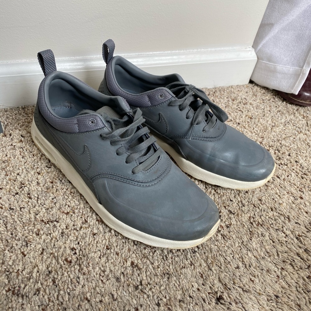 NIKE AIR MAX THEA PREMIUM gray leather